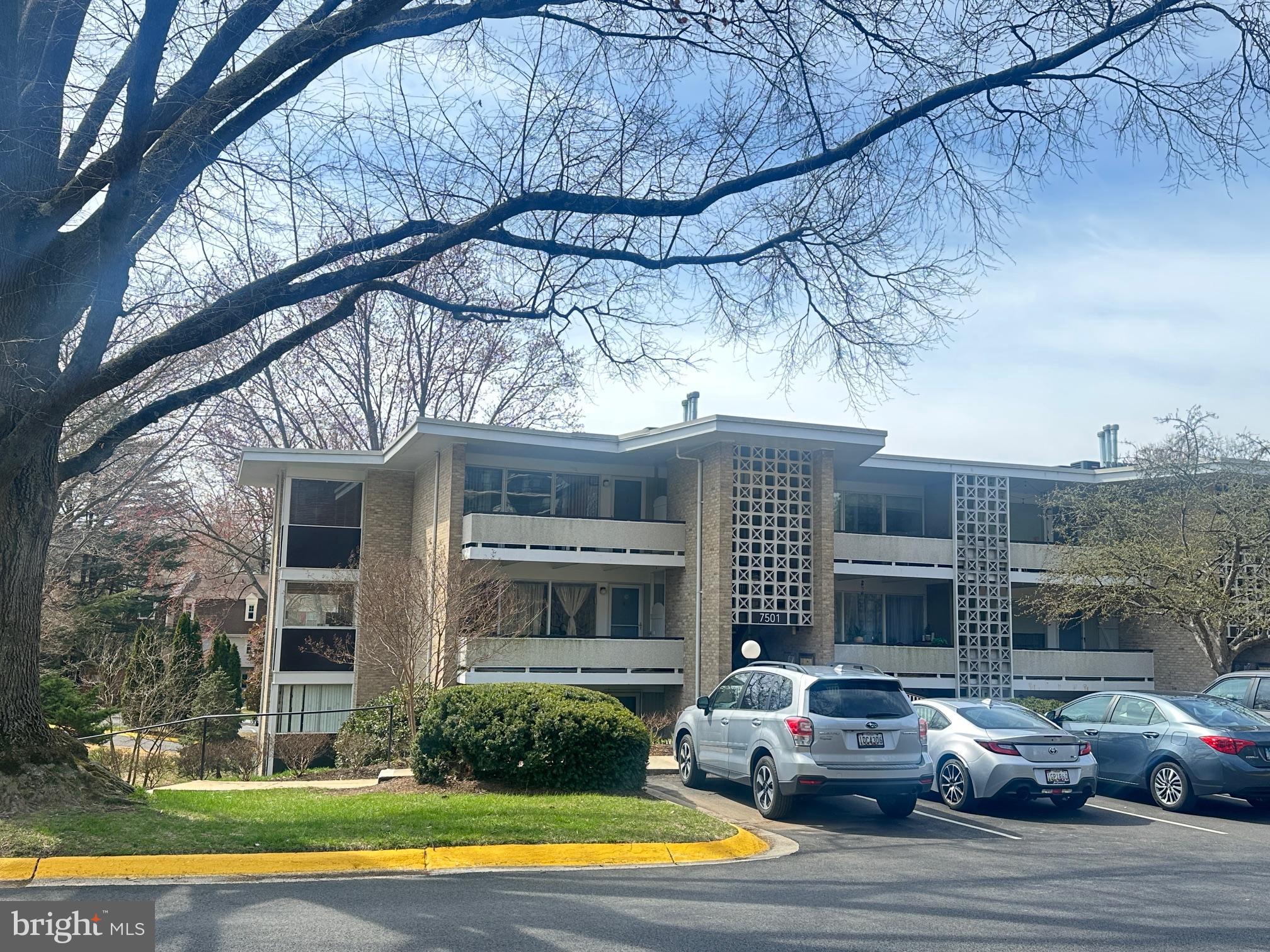 7501 SPRING LAKE DRIVE 7501