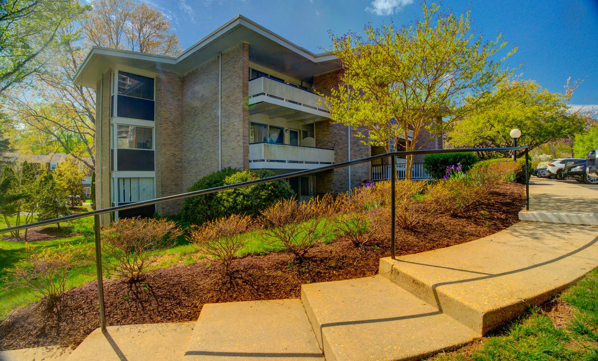 SPRING LAKE GARDEN CONDOMINIUM - Residential