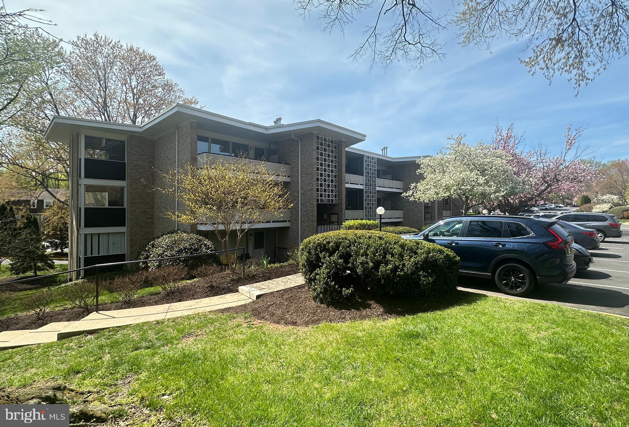 SPRING LAKE GARDEN CONDOMINIUM - Residential