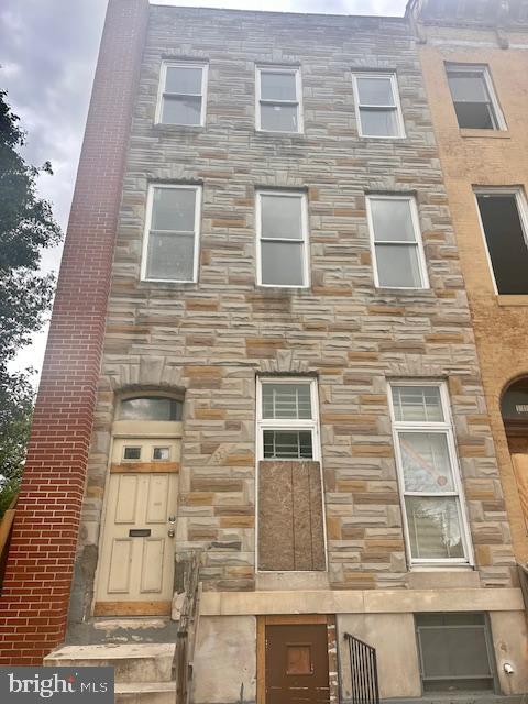 Welcome to 113 North Fulton Avenue, a very large townhouse that offers plenty of space and opportunity! This spacious home features large bedrooms and three full bathrooms, making it a versatile choice for investors or home buyers looking for room to grow. The house has been mostly renovated and just needs your inspiration to finish.
You'll love the partially finished lower level with interior and exterior access, which offers extra space for storage, hobbies, or whatever suits your needs. The total lot size is 2,590 square feet, providing outdoor space for you or your tenants. Directly across the street is an Urban Farm and Community Garden. Street parking in the front and garage in rear.
Whether you're an investor seeking your next project or a home buyer ready to settle into a spacious townhouse, this property has the potential to meet your needs. Don't miss out on this fantastic opportunity—call for details today!