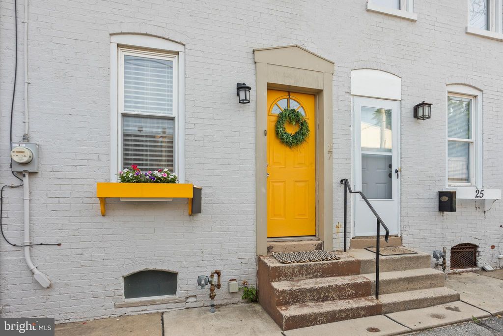 Photo of 27 Lee Avenue, Lancaster, PA 17603 (MLS # PALA2053070)