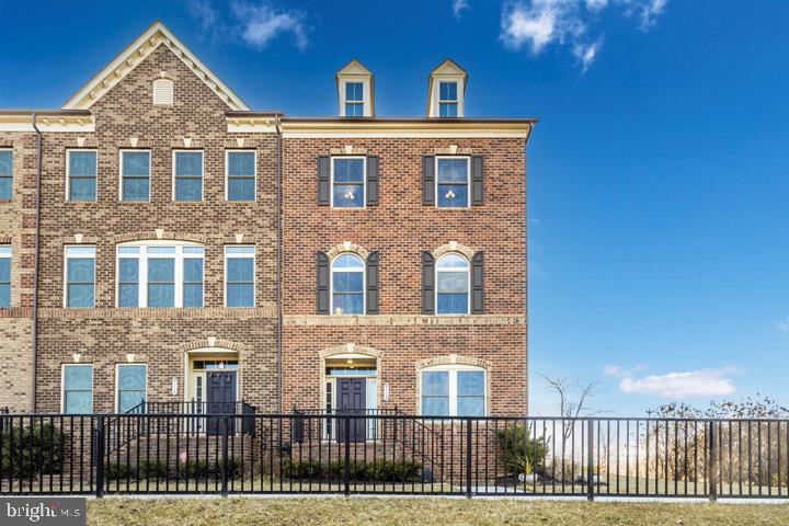 VILLAGES OF URBANA - Residential Lease