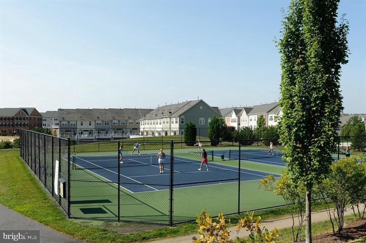 VILLAGES OF URBANA - Residential Lease