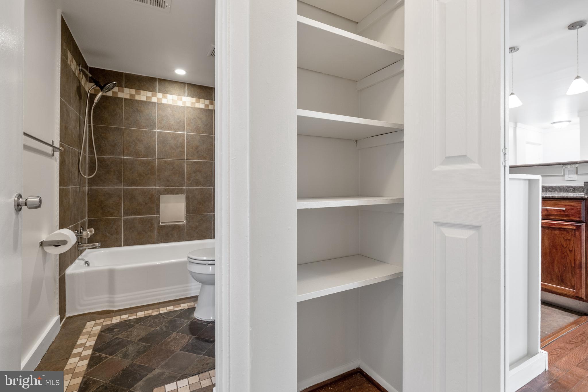 CARROLLAN GARDENS - Residential Lease