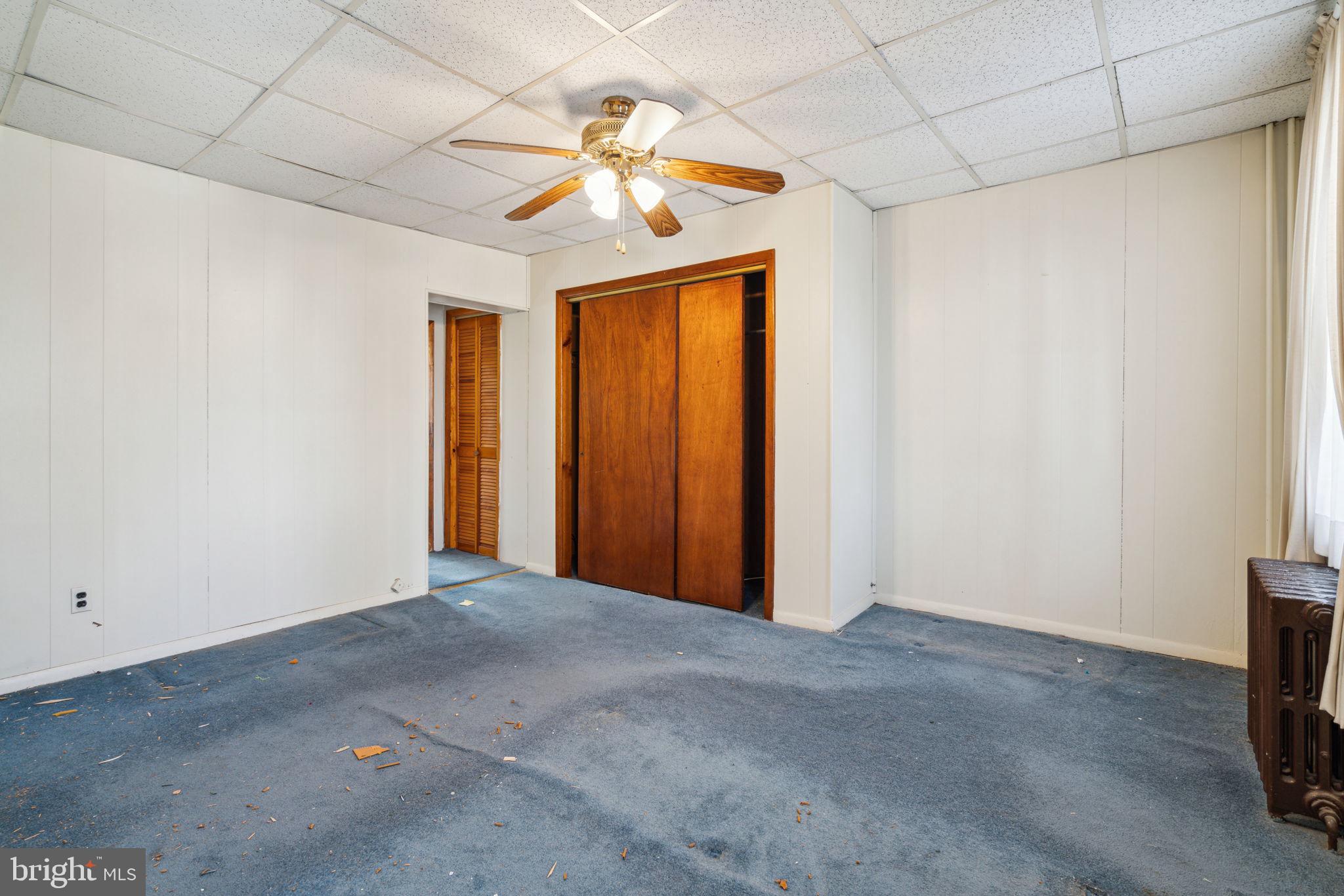 QUEEN VILLAGE - Residential