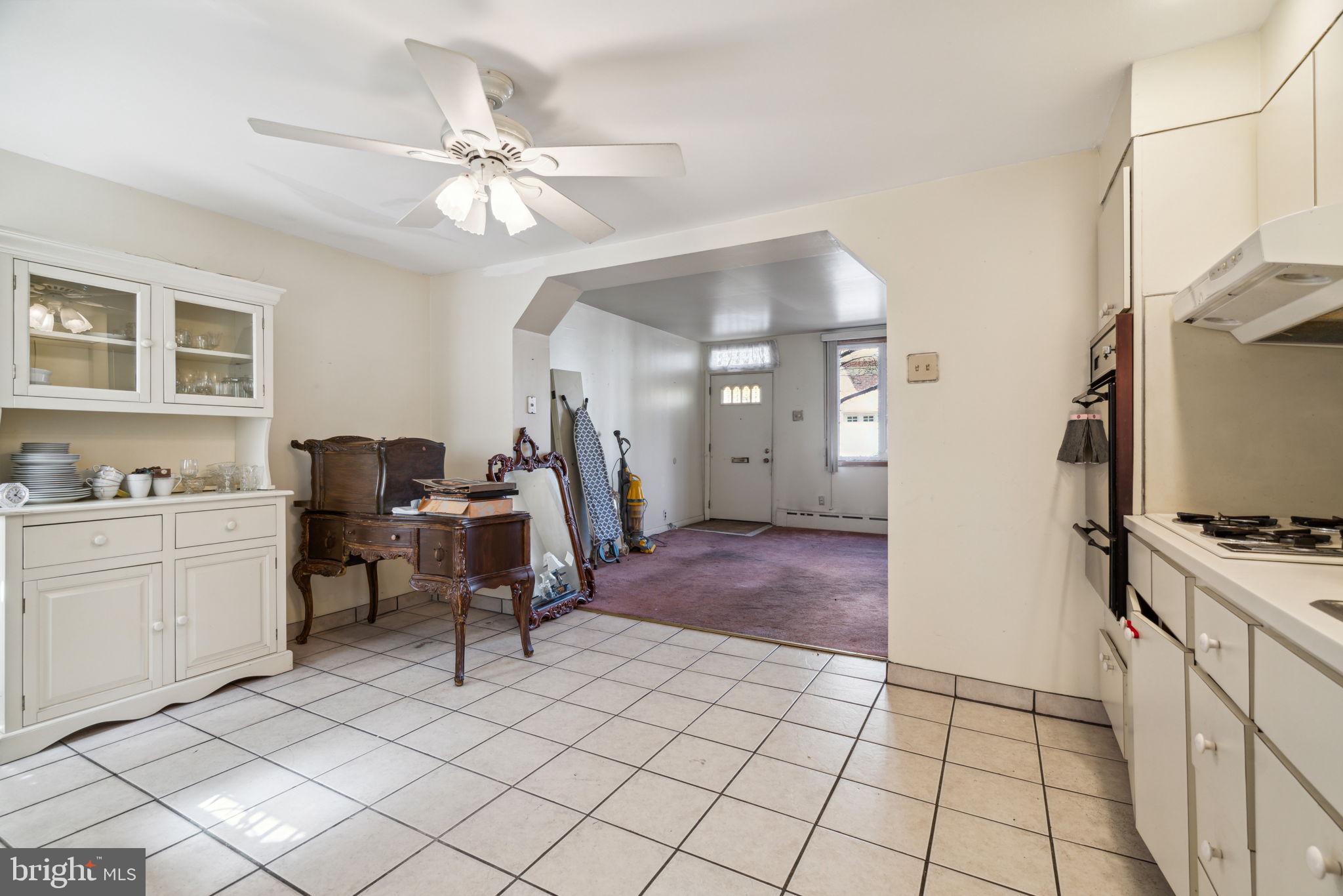 QUEEN VILLAGE - Residential