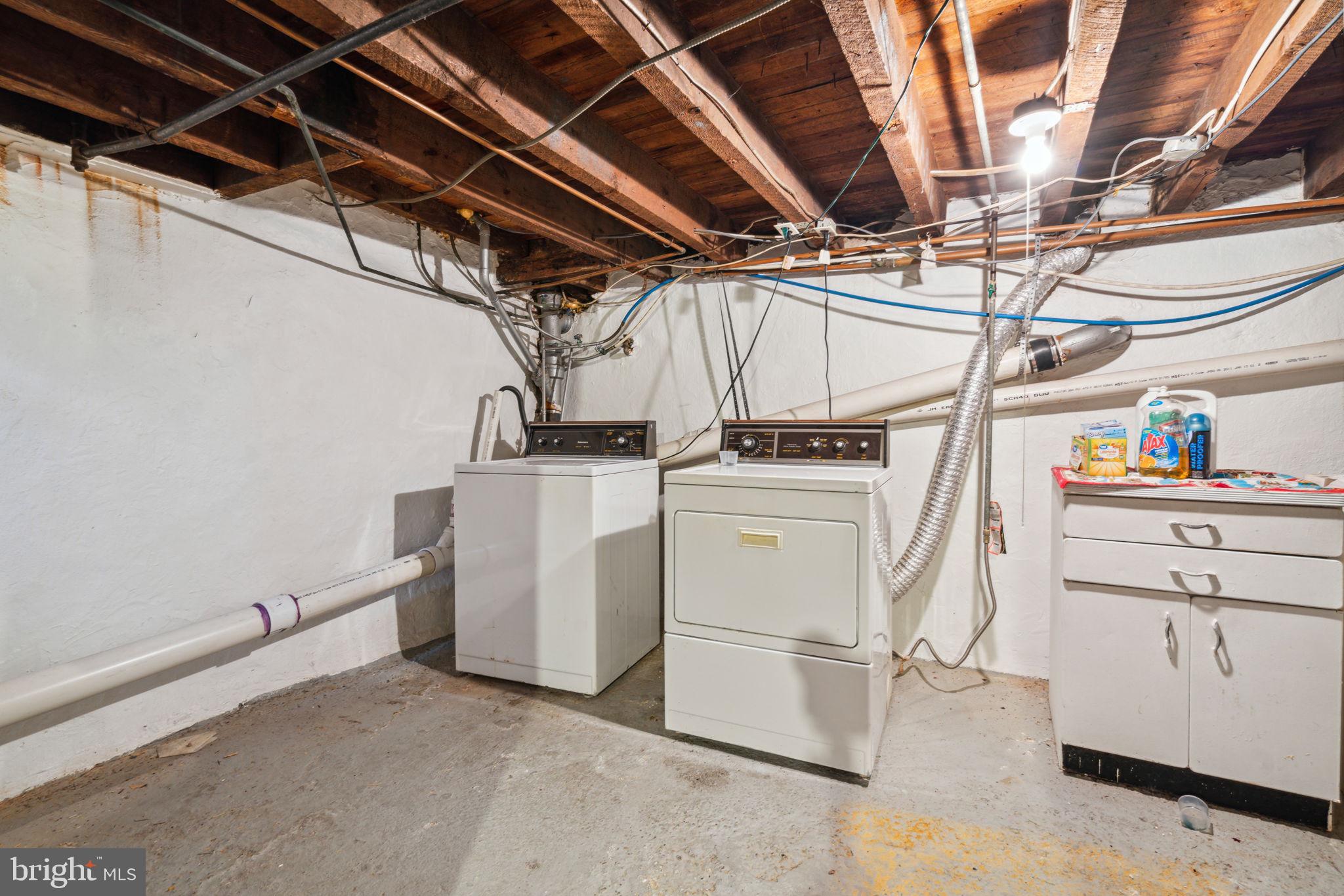 QUEEN VILLAGE - Residential