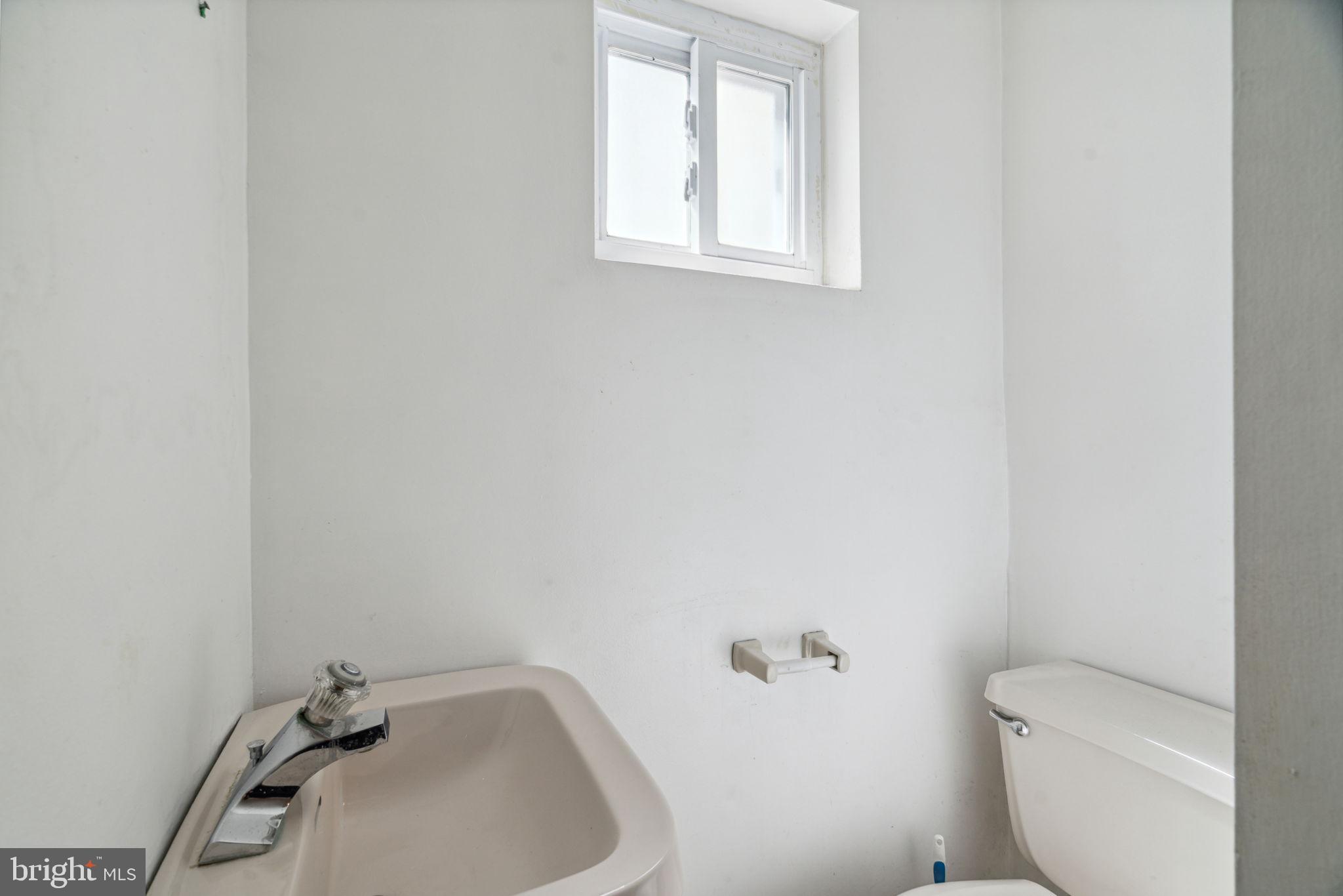 QUEEN VILLAGE - Residential