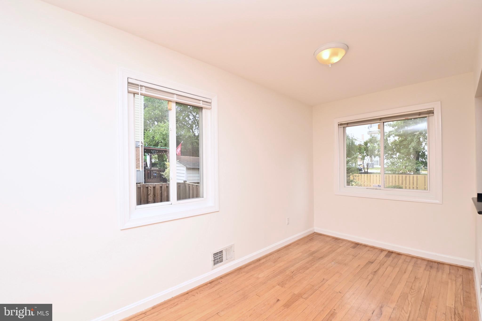 HUNTINGTON - Residential Lease