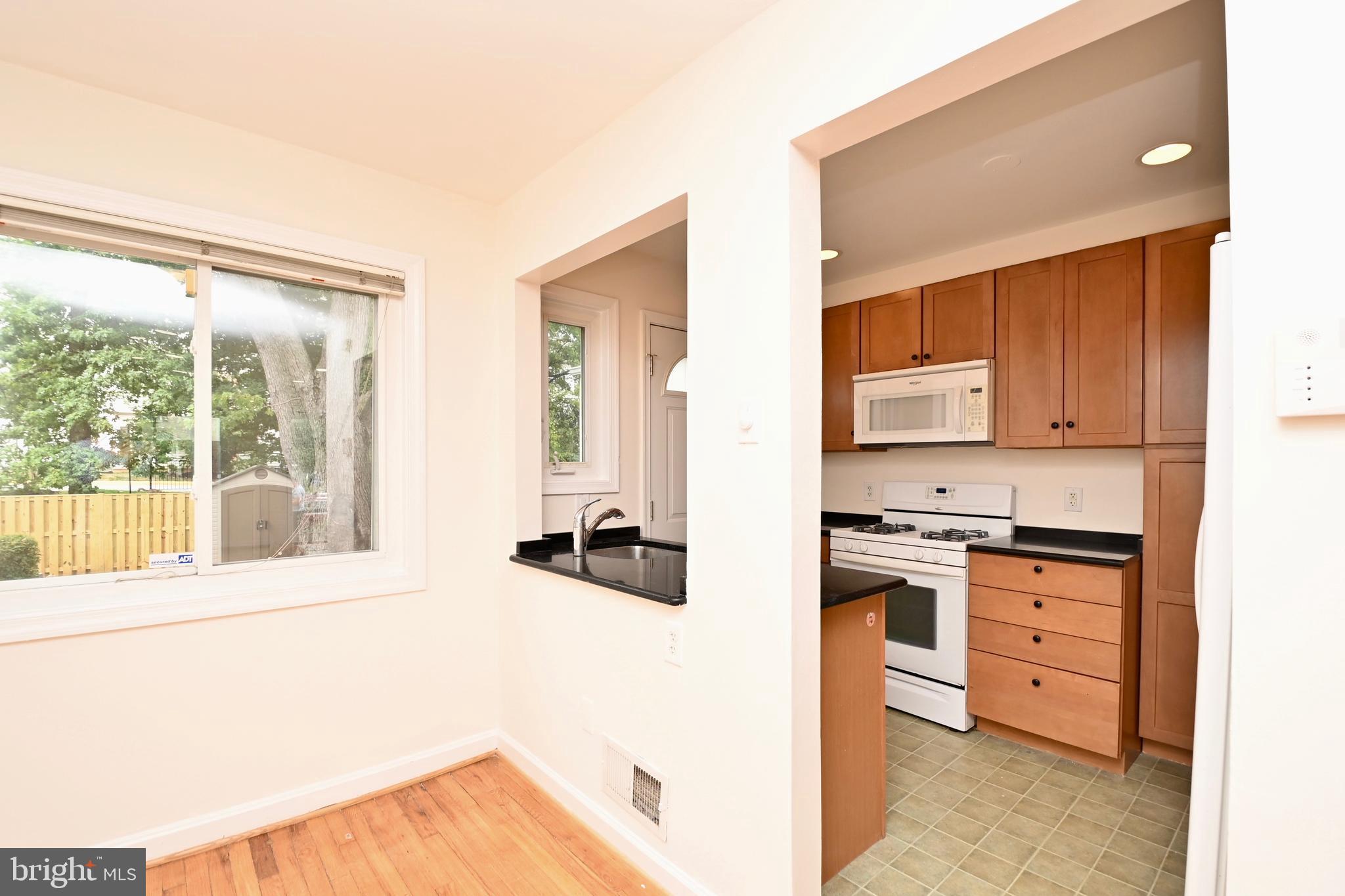 HUNTINGTON - Residential Lease