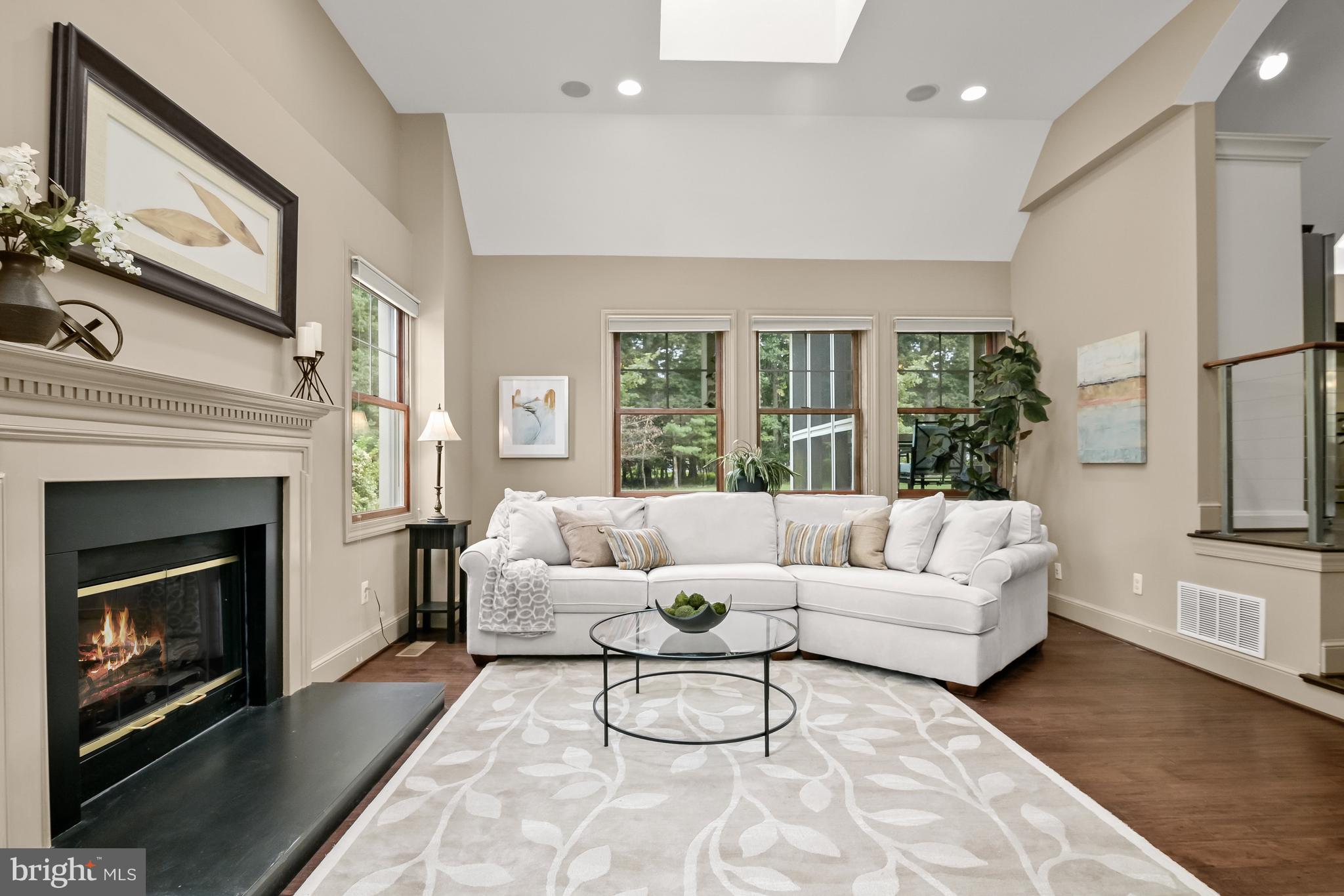 POTOMAC OUTSIDE - Residential