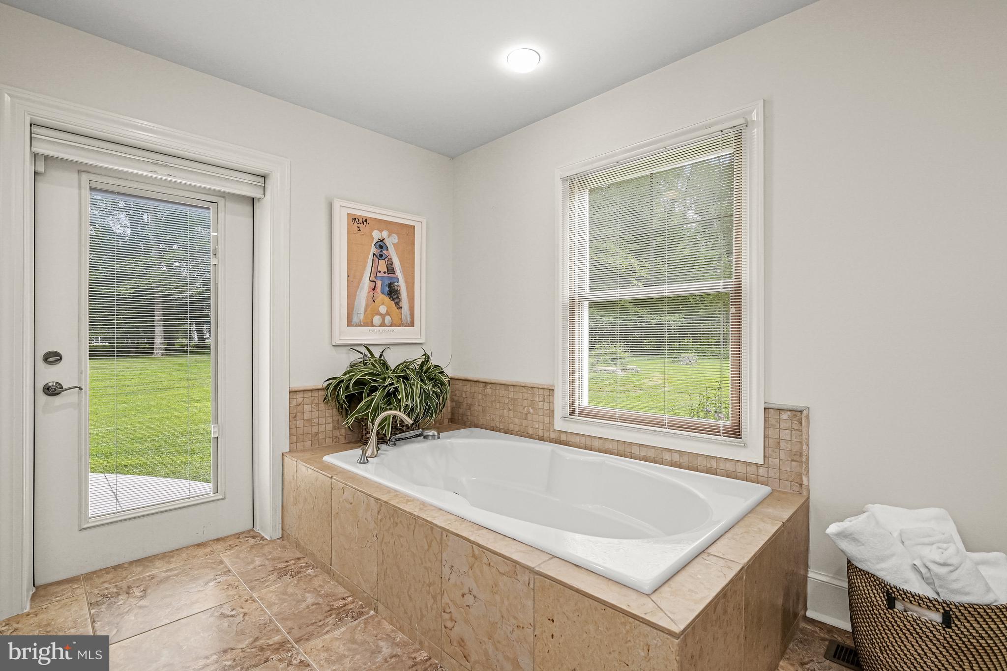 POTOMAC OUTSIDE - Residential