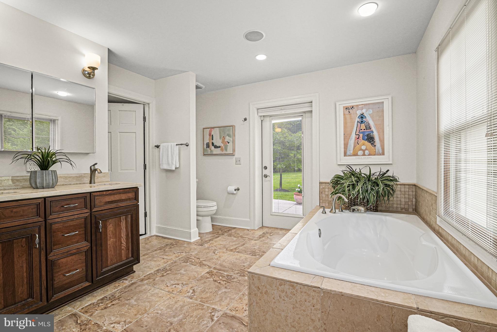 POTOMAC OUTSIDE - Residential