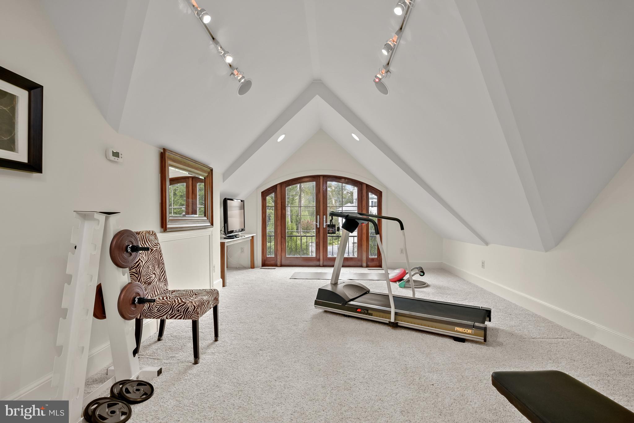 POTOMAC OUTSIDE - Residential