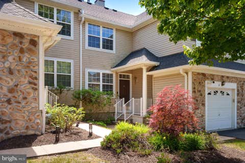 Townhouse For Sale - 8 Scarlet Oak Drive<br/> PRINCETON, NJ 08540