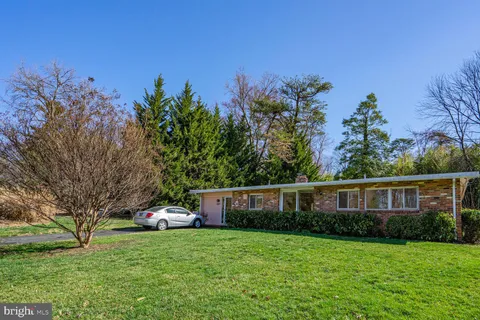 2911 Pine Spring Road, Falls Church, VA MLS: VAFX2216170