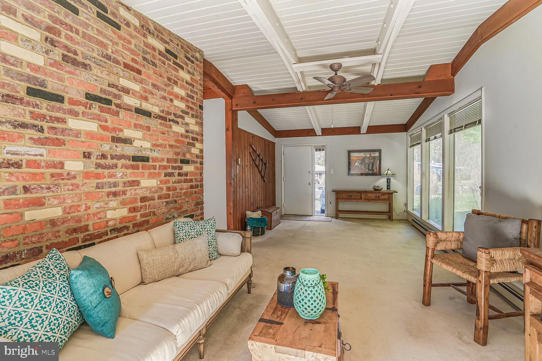 PINE SPRING - Residential