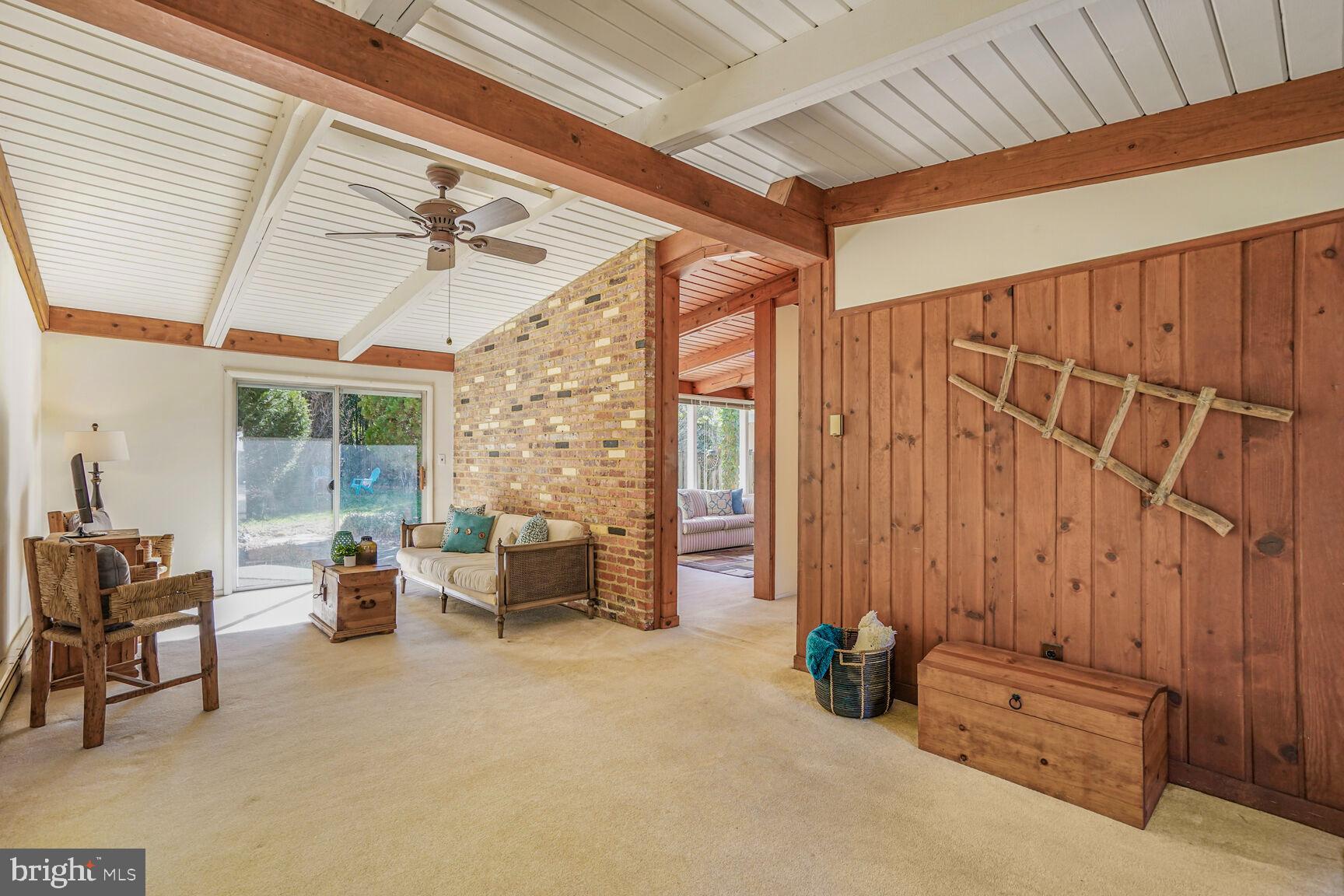 PINE SPRING - Residential