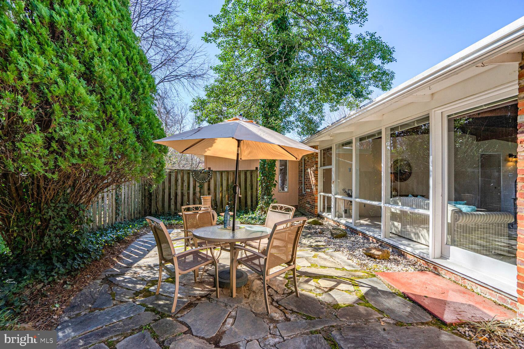 PINE SPRING - Residential