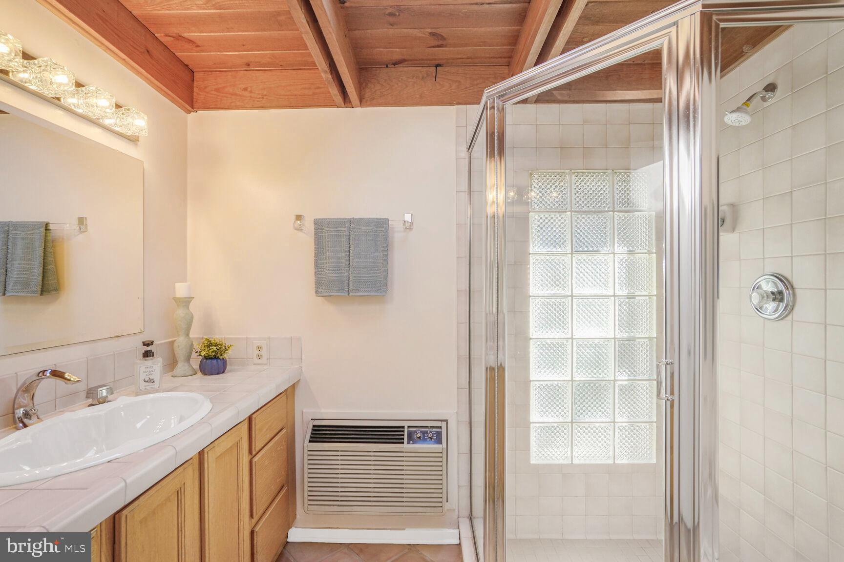 PINE SPRING - Residential