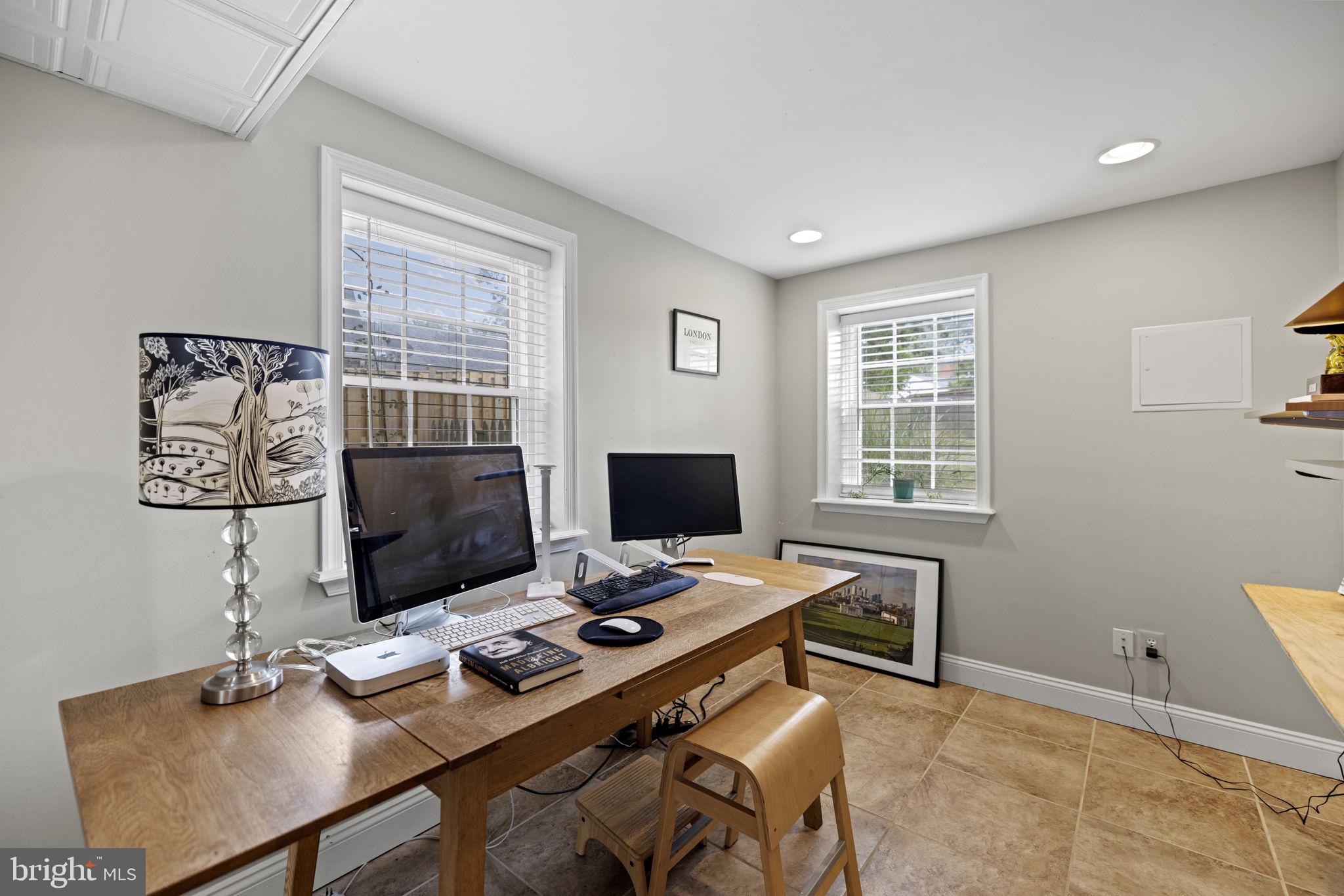 BUCKNELL MANOR - Residential