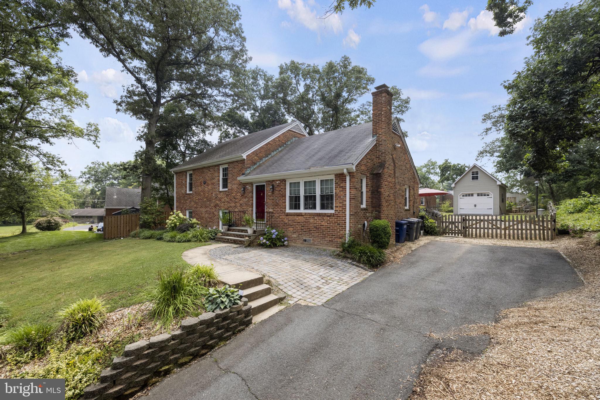 BUCKNELL MANOR - Residential