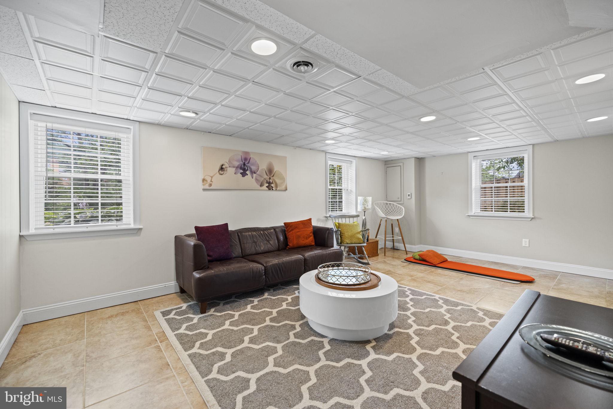 BUCKNELL MANOR - Residential