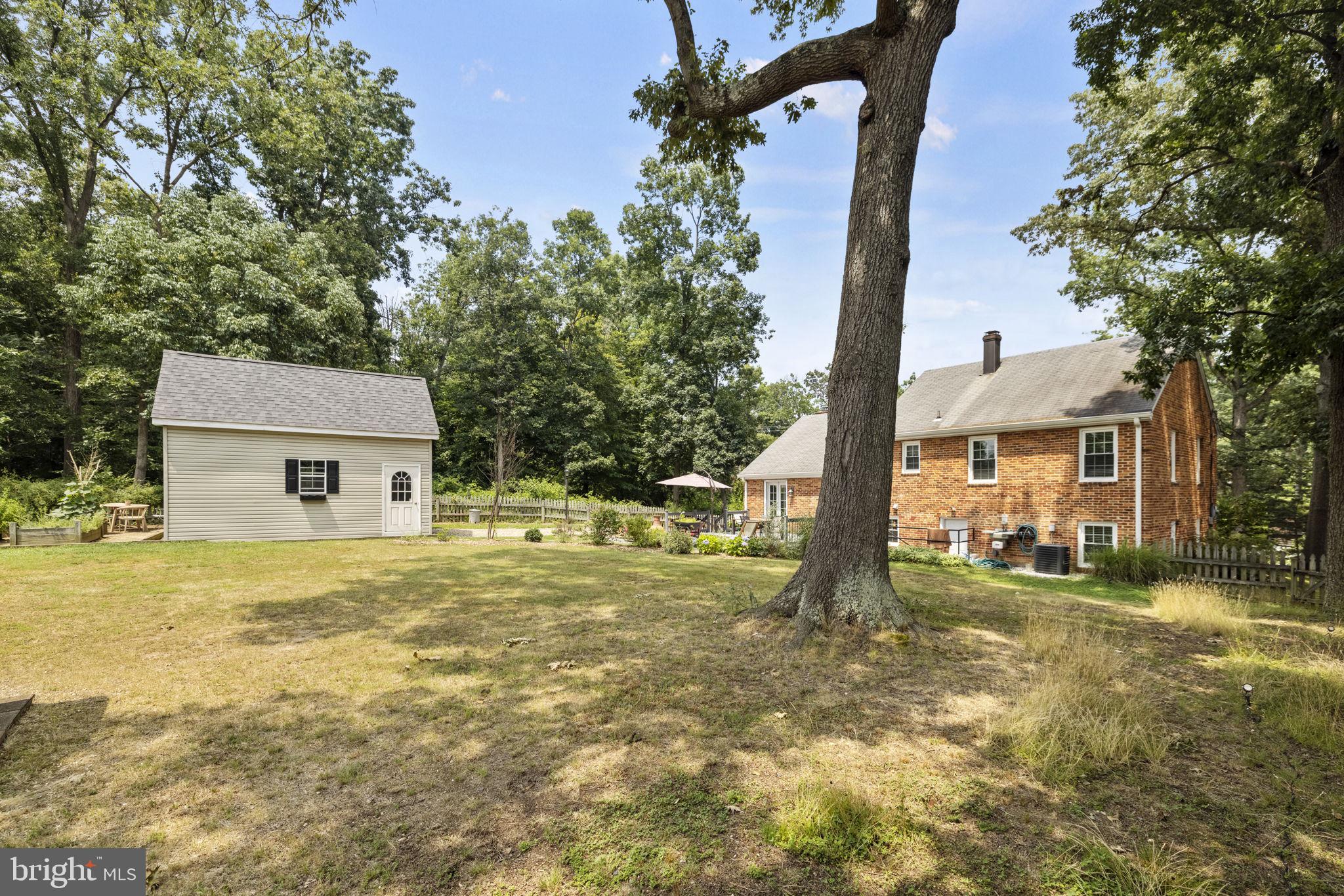 BUCKNELL MANOR - Residential