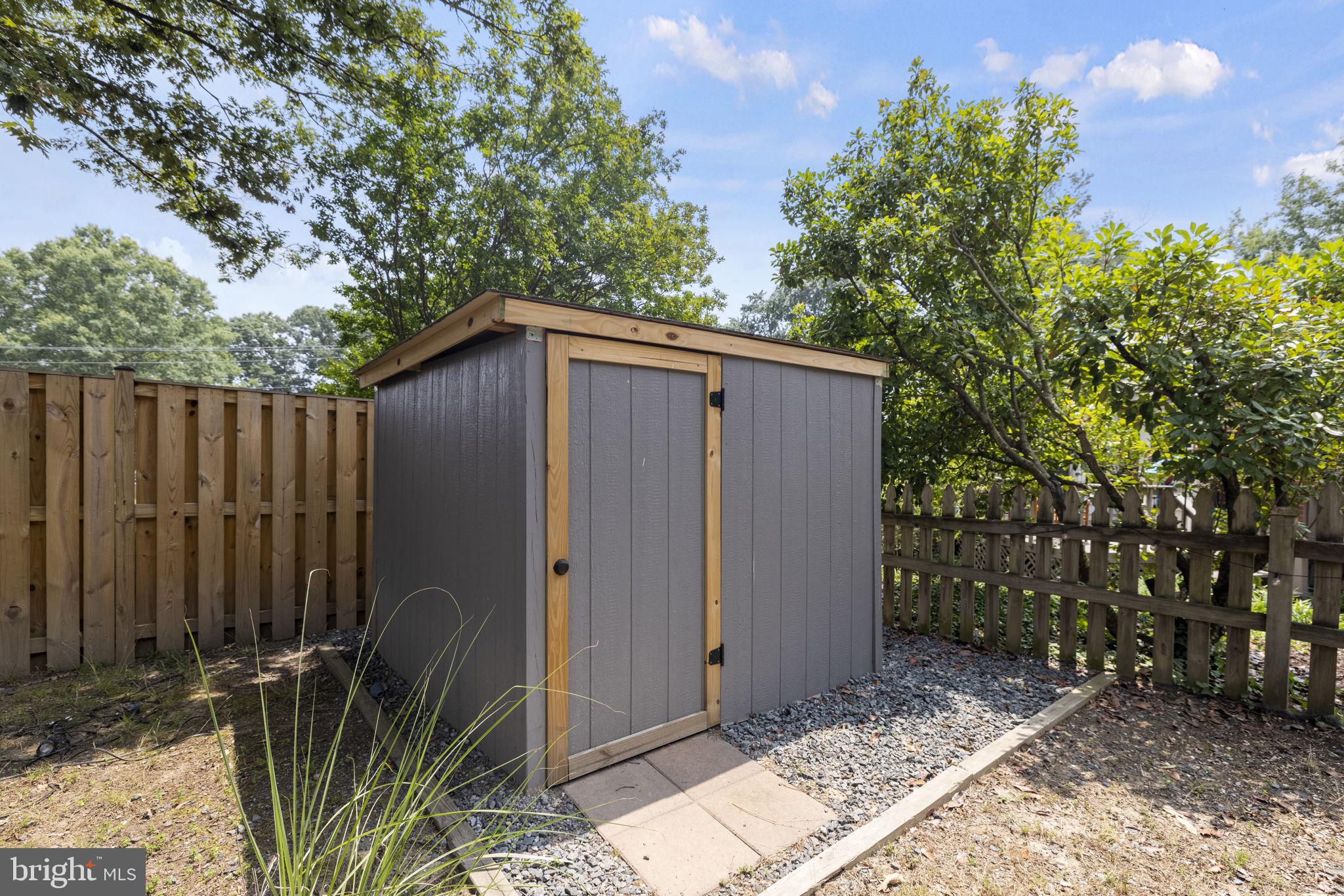 BUCKNELL MANOR - Residential