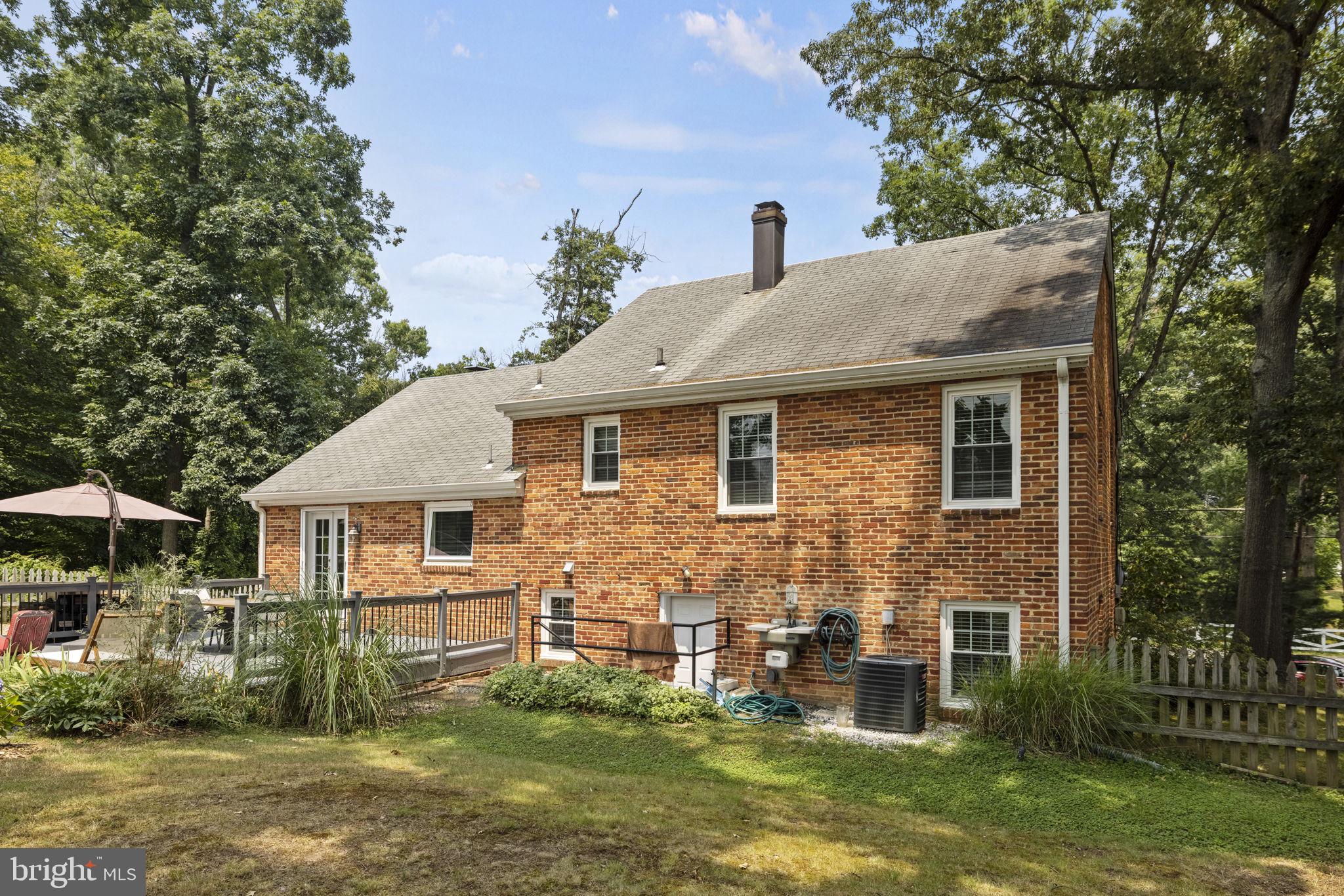 BUCKNELL MANOR - Residential