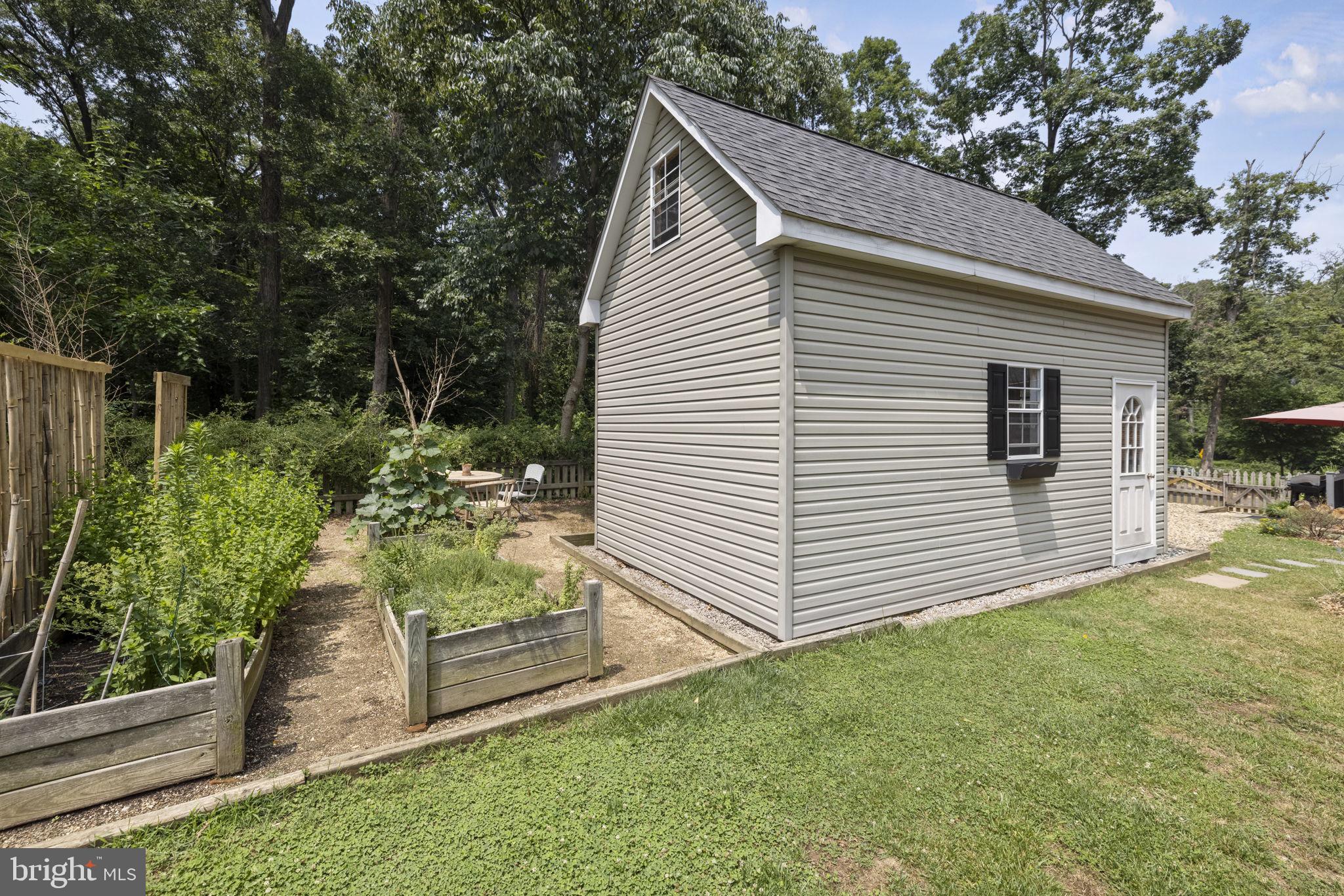 BUCKNELL MANOR - Residential