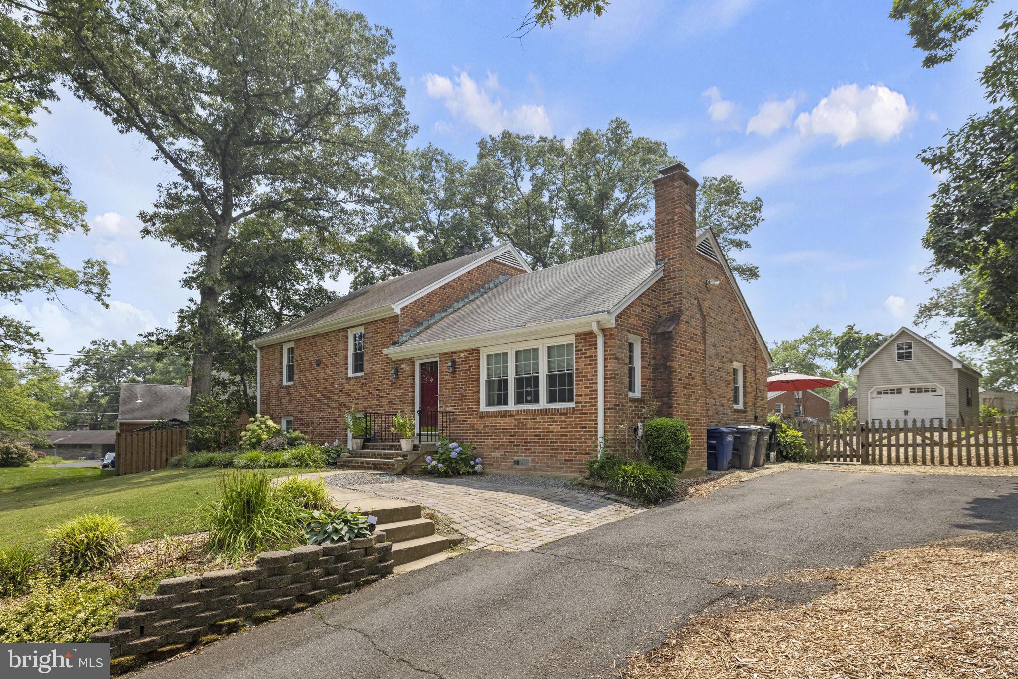 BUCKNELL MANOR - Residential