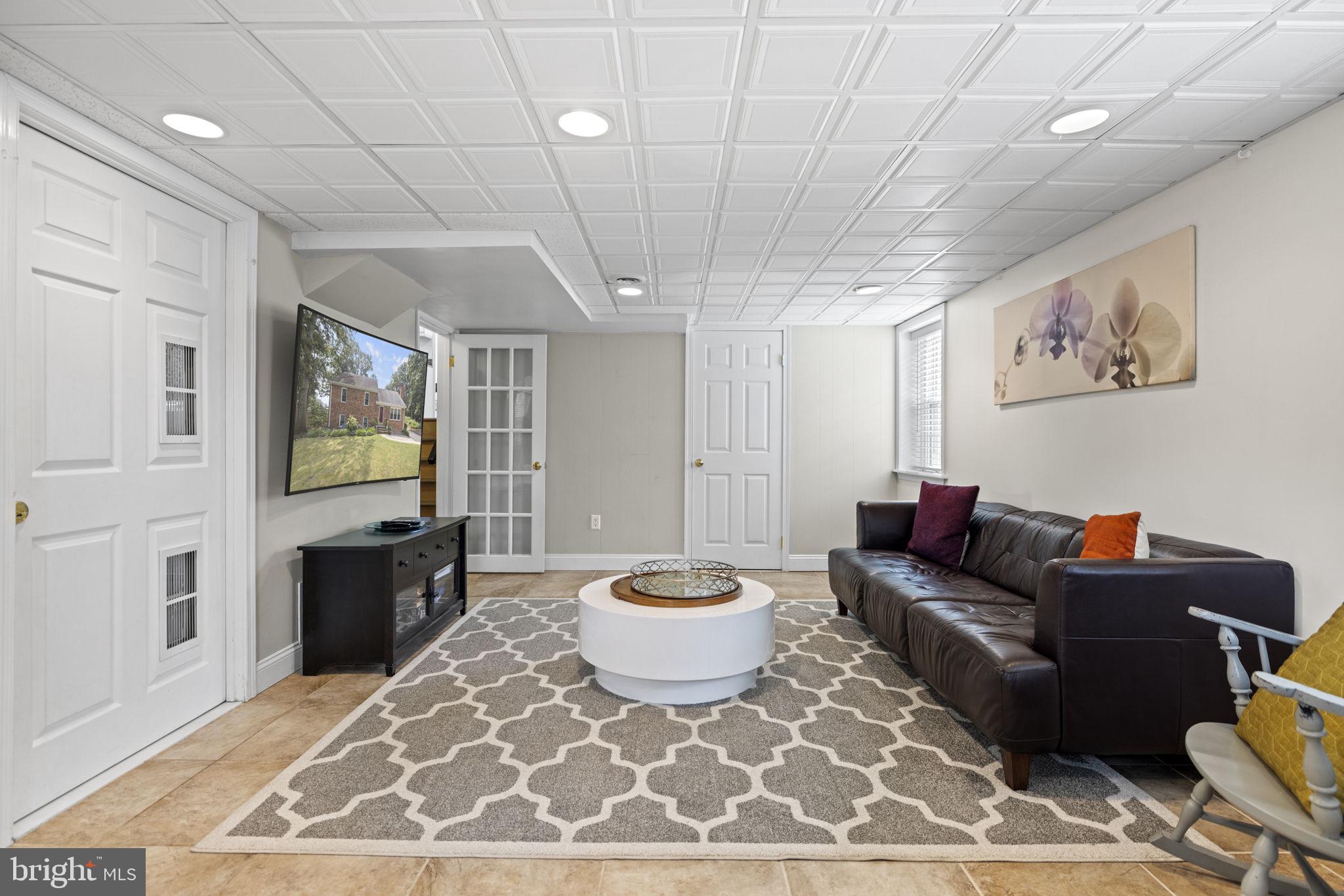 BUCKNELL MANOR - Residential