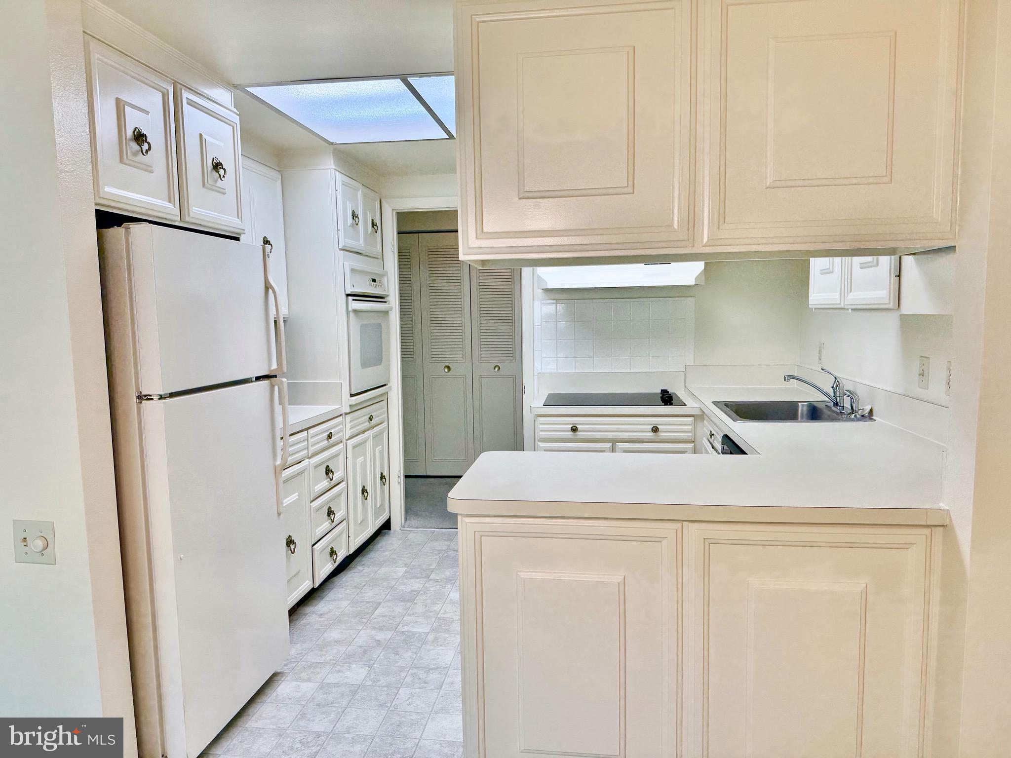 LEISURE WORLD - Residential