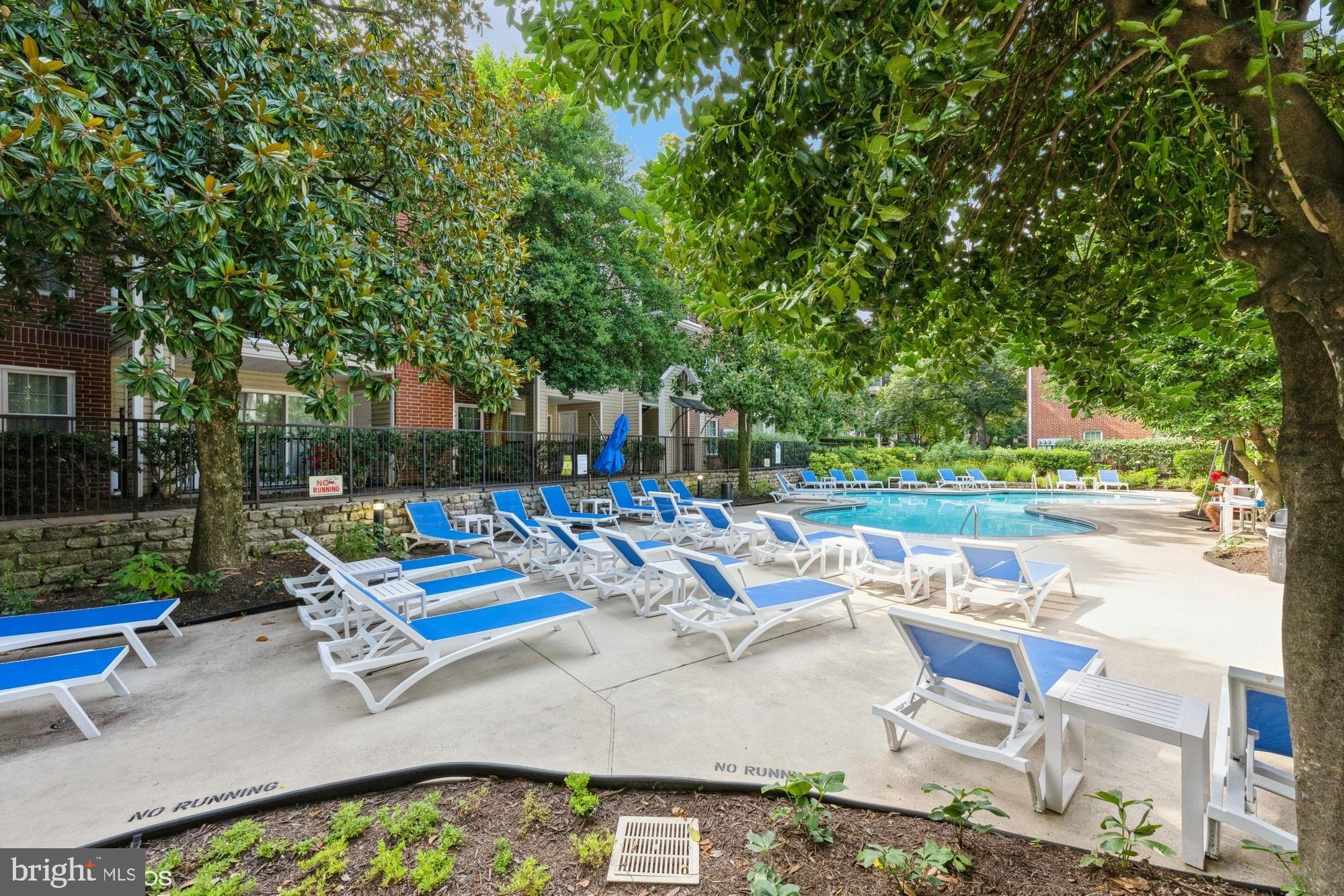 POINTE AT PARK CENTER - Residential