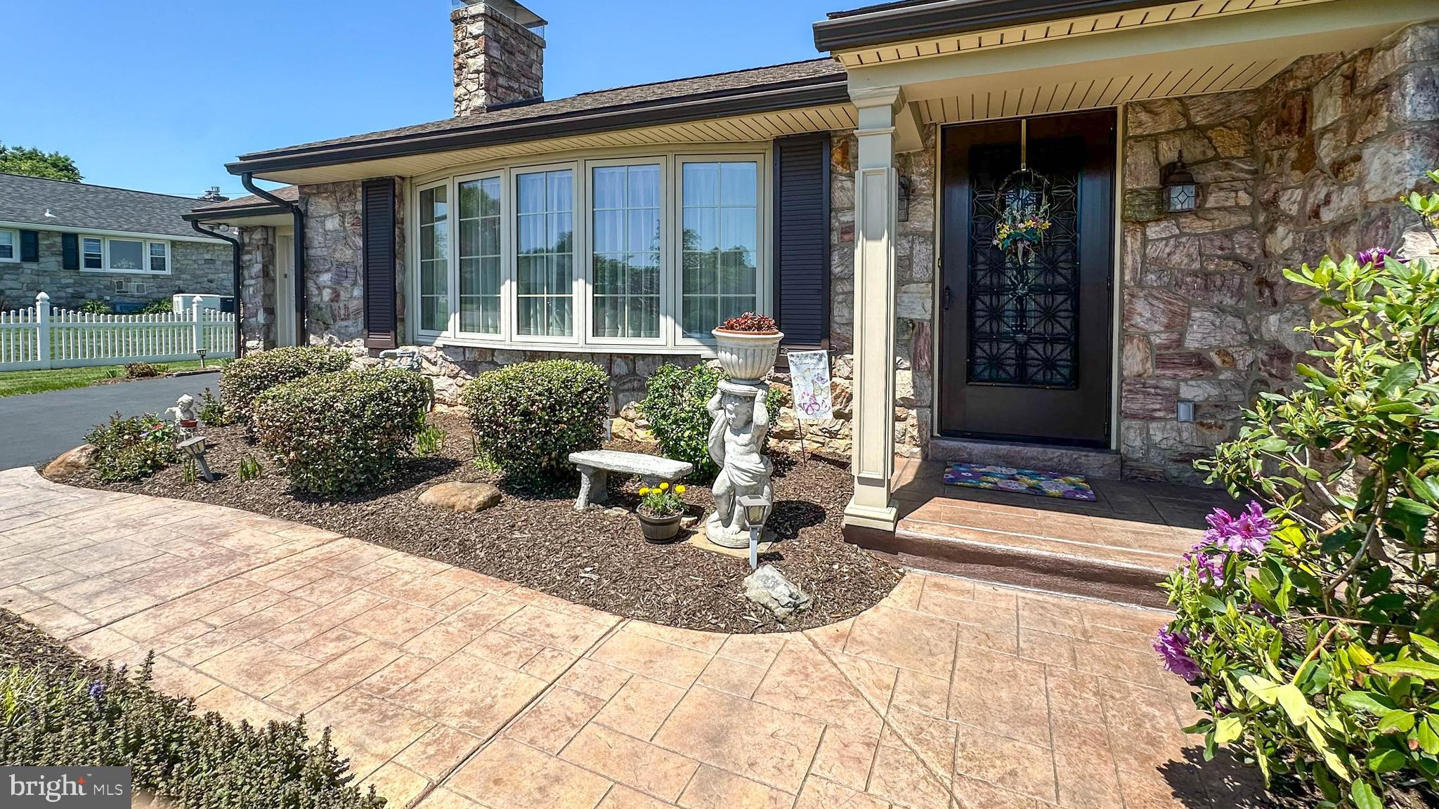 613 FLORET AVENUE