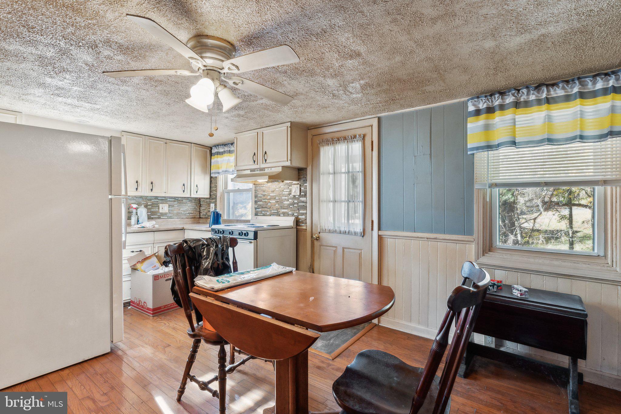 10924 HOLLOW ROAD
