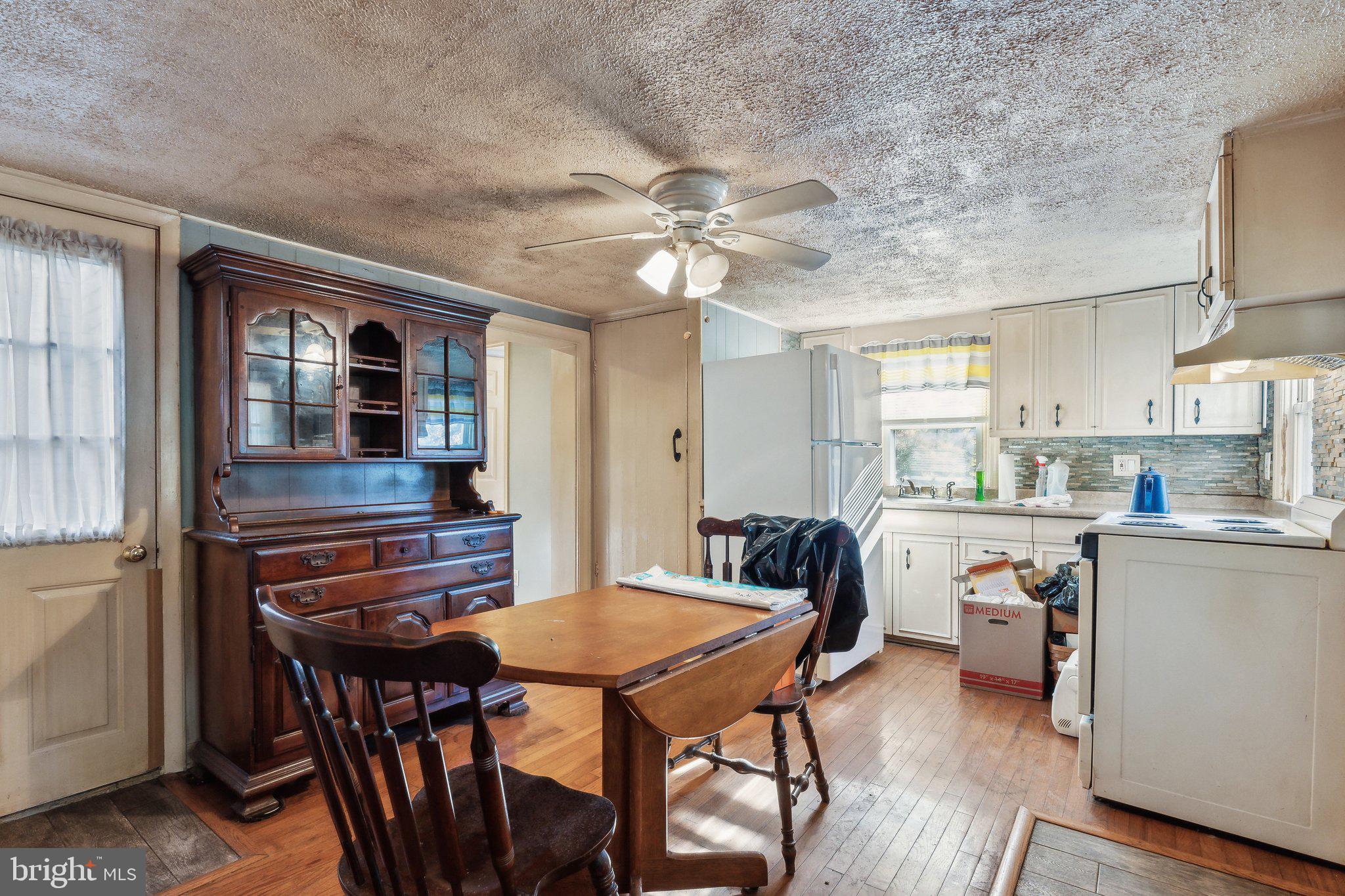 10924 HOLLOW ROAD