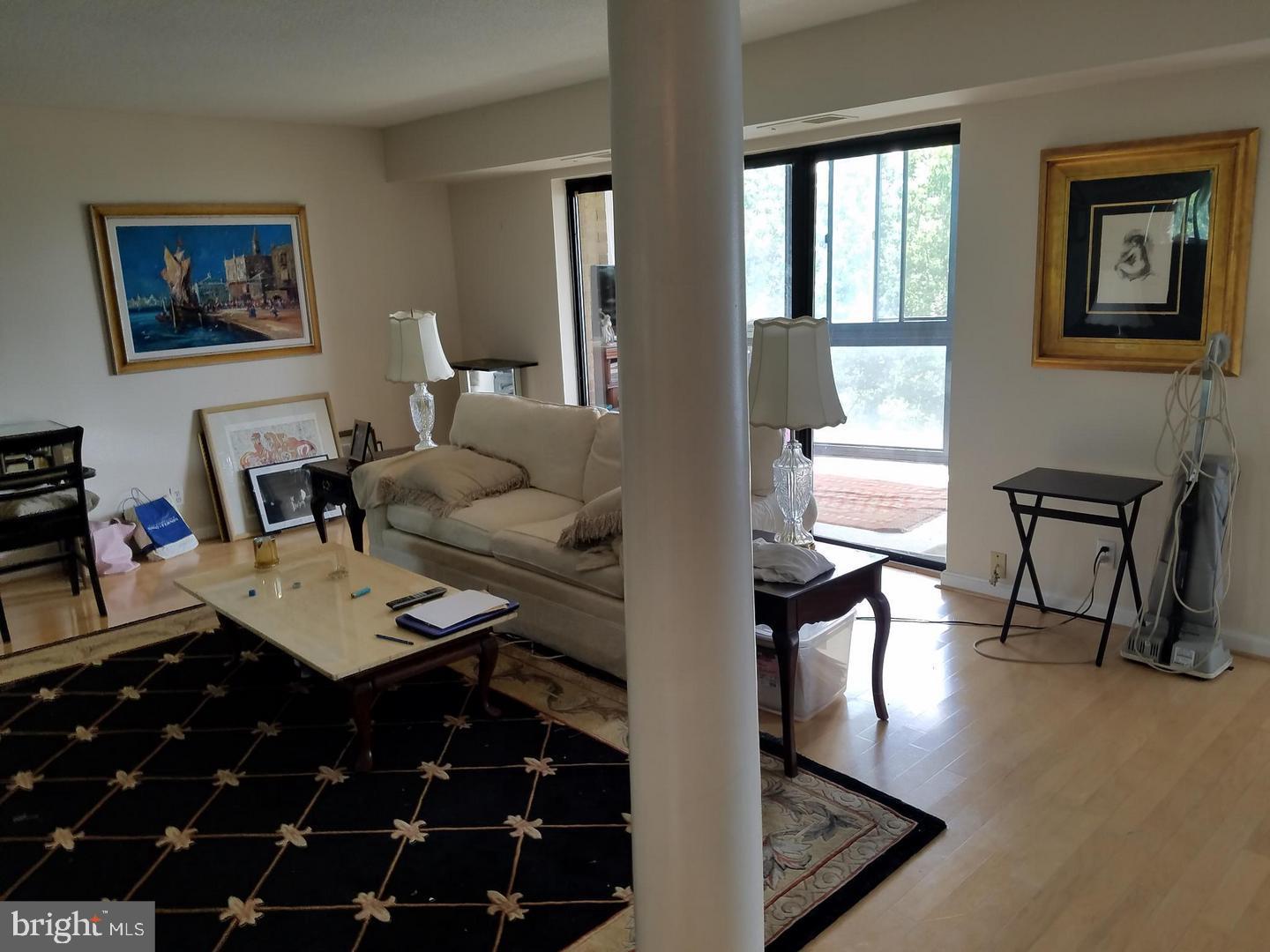 ROTONDA - Residential Lease