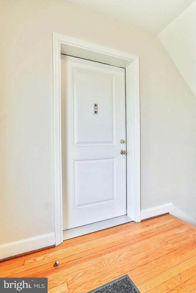 832 POTOMAC AVENUE 1N