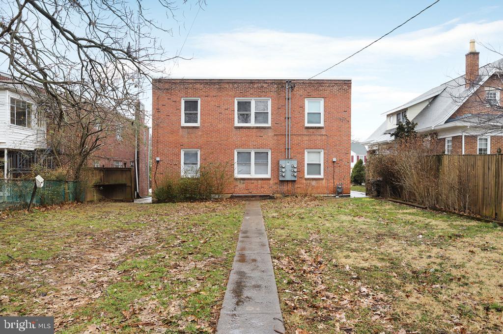 832 POTOMAC AVENUE 1N