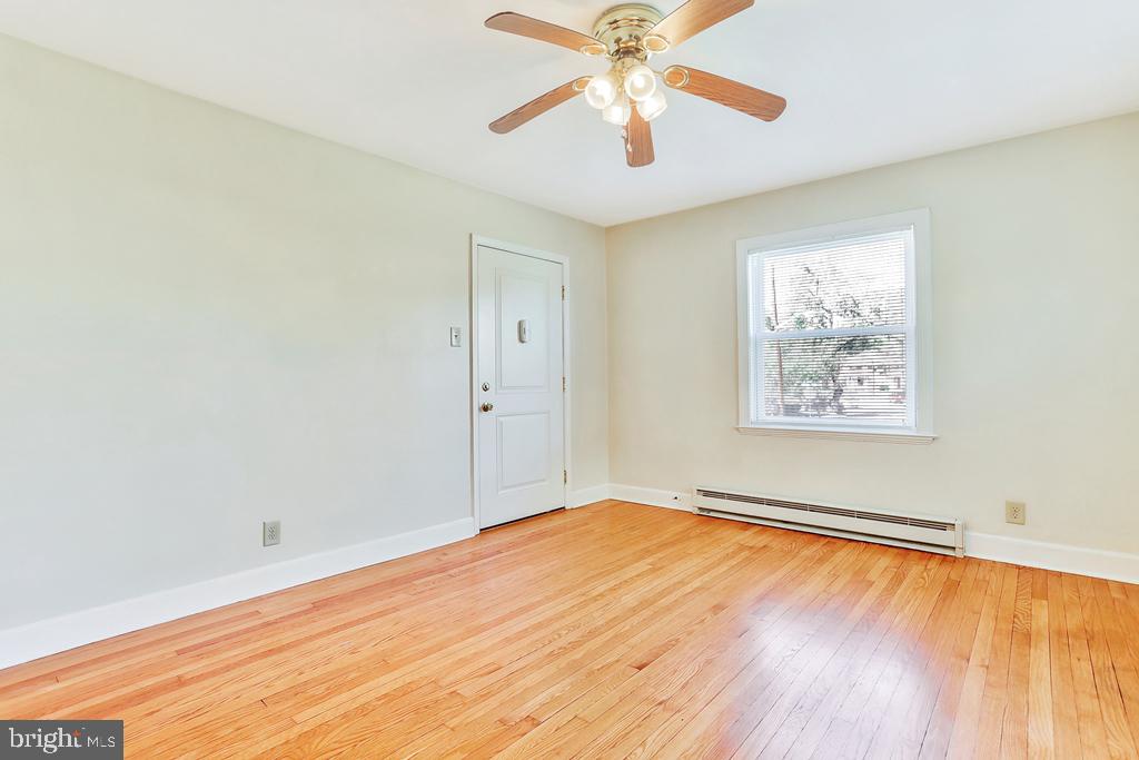 832 POTOMAC AVENUE 1N