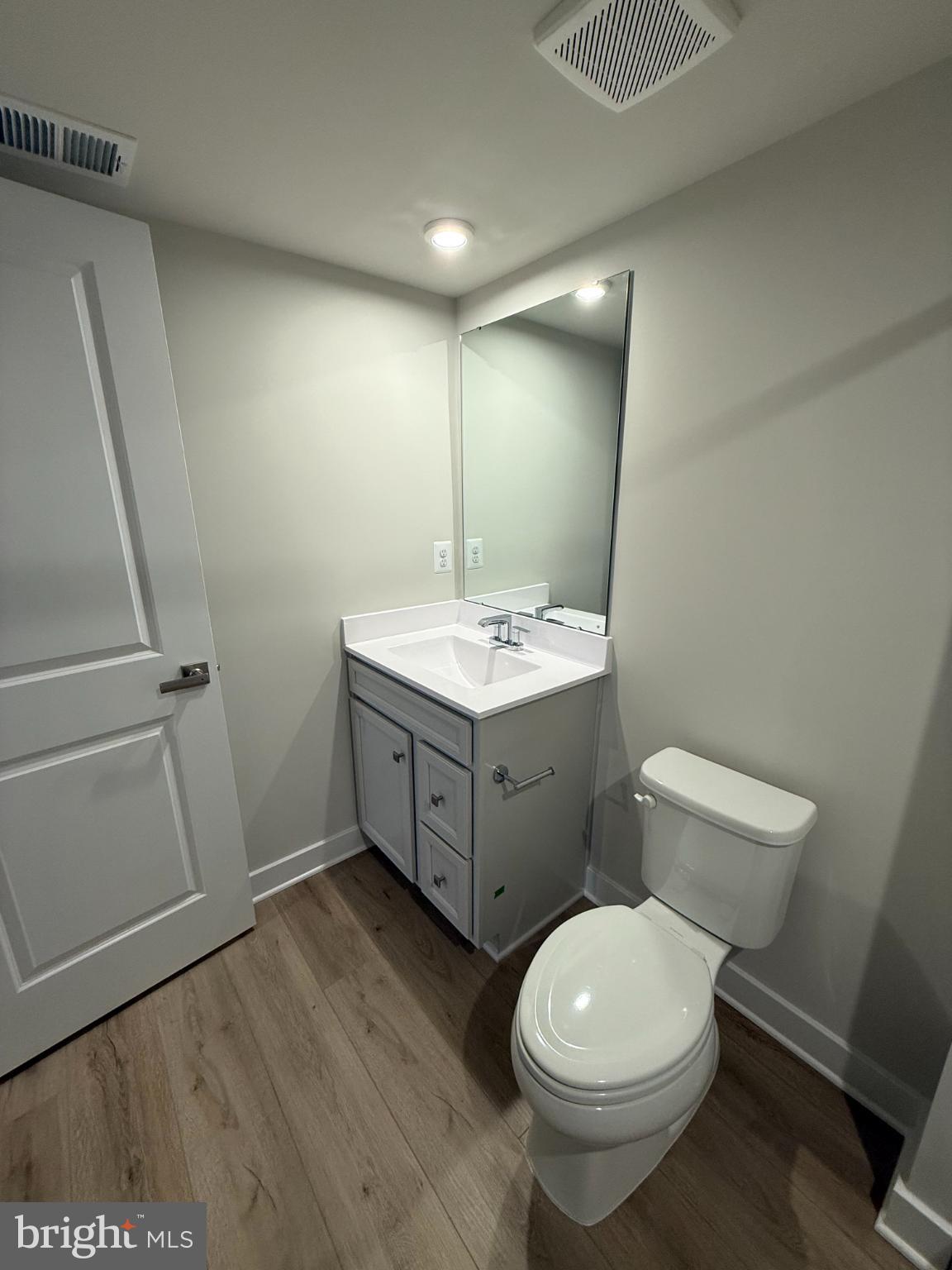 COURTHOUSE COMMONS - Residential Lease