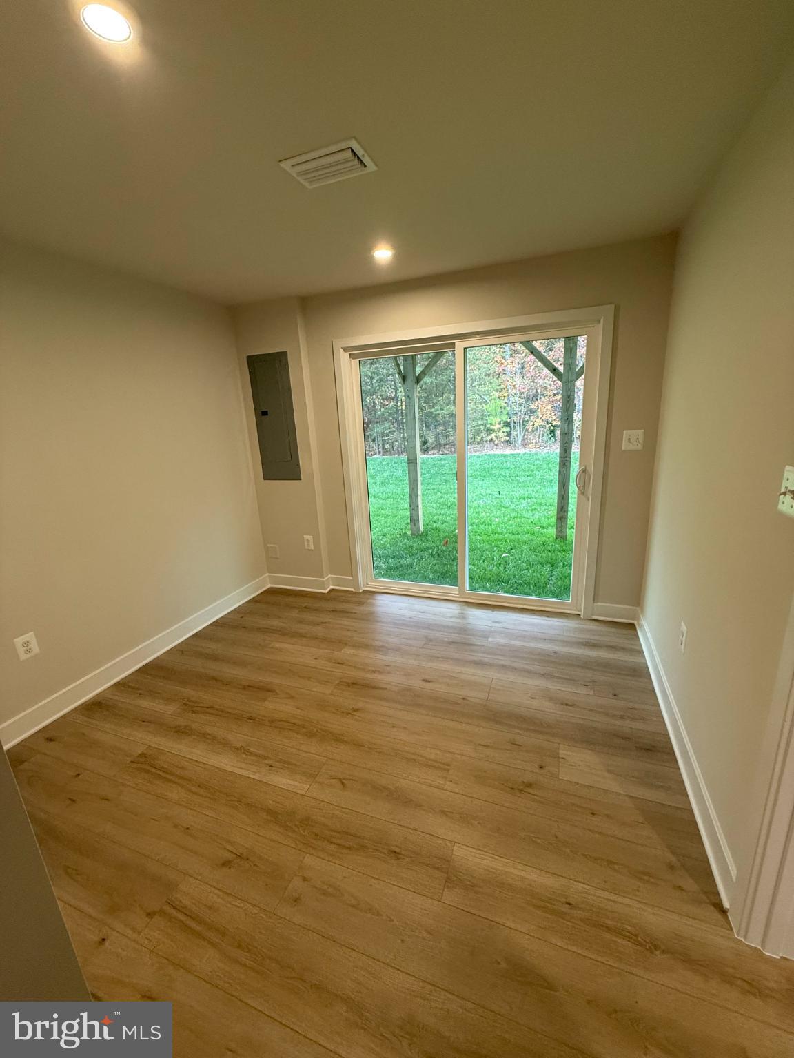 COURTHOUSE COMMONS - Residential Lease