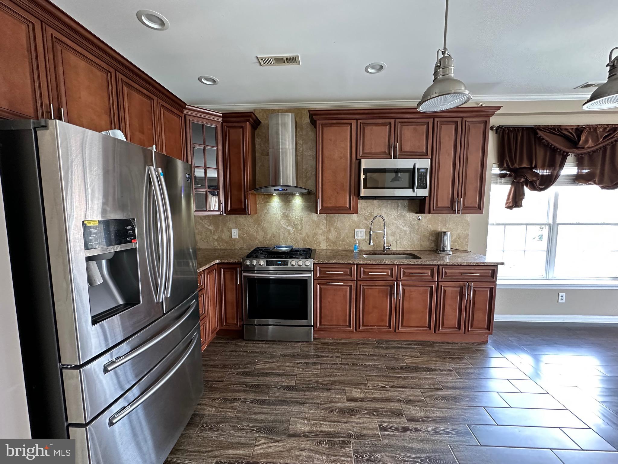 PHILADELPHIA (NORTHEAST) - Residential