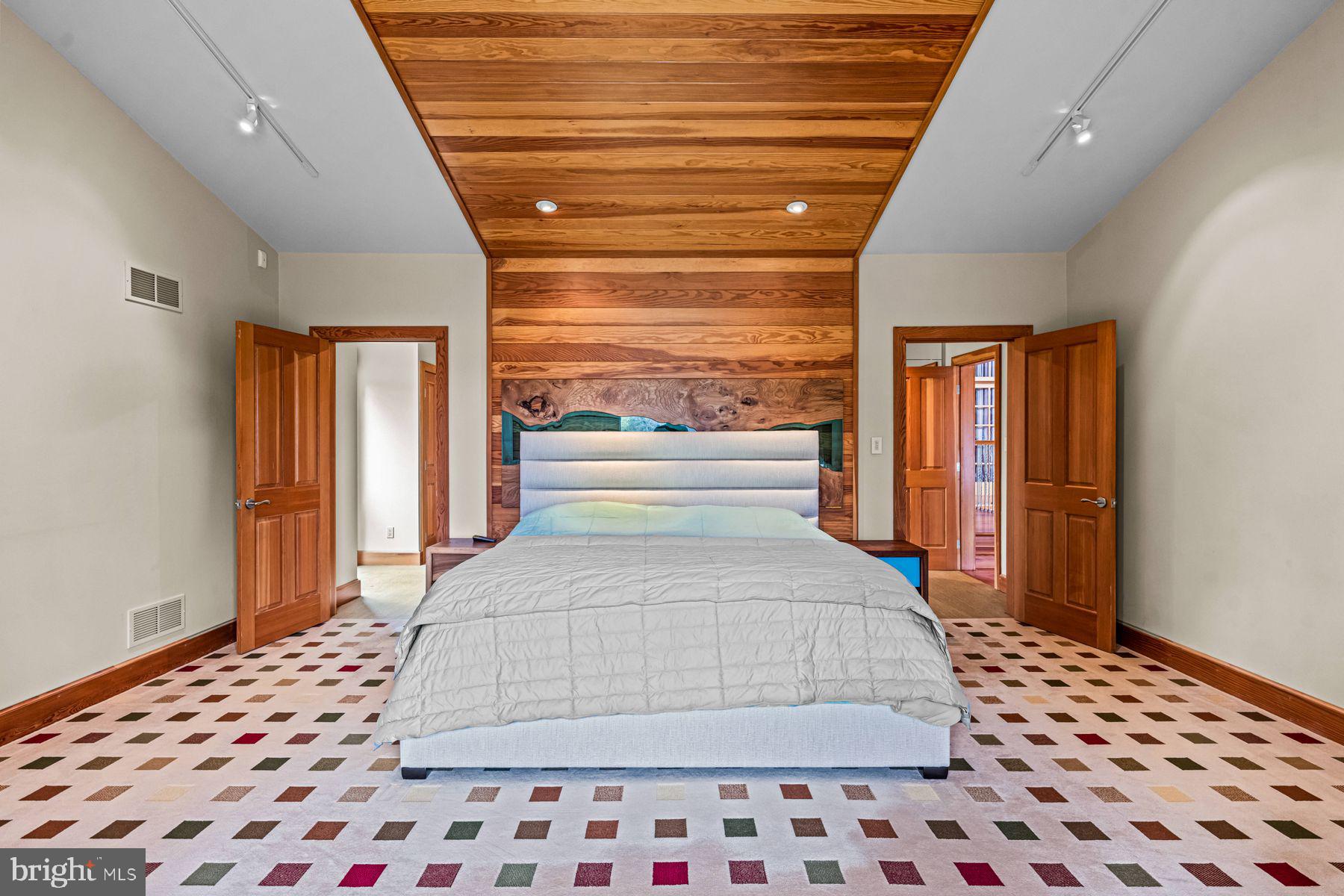 MERION GOLF MANOR - Residential