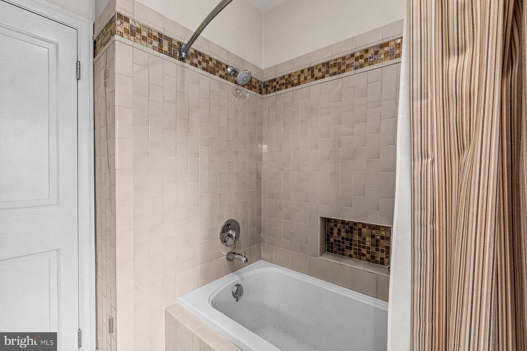 MERION GOLF MANOR - Residential