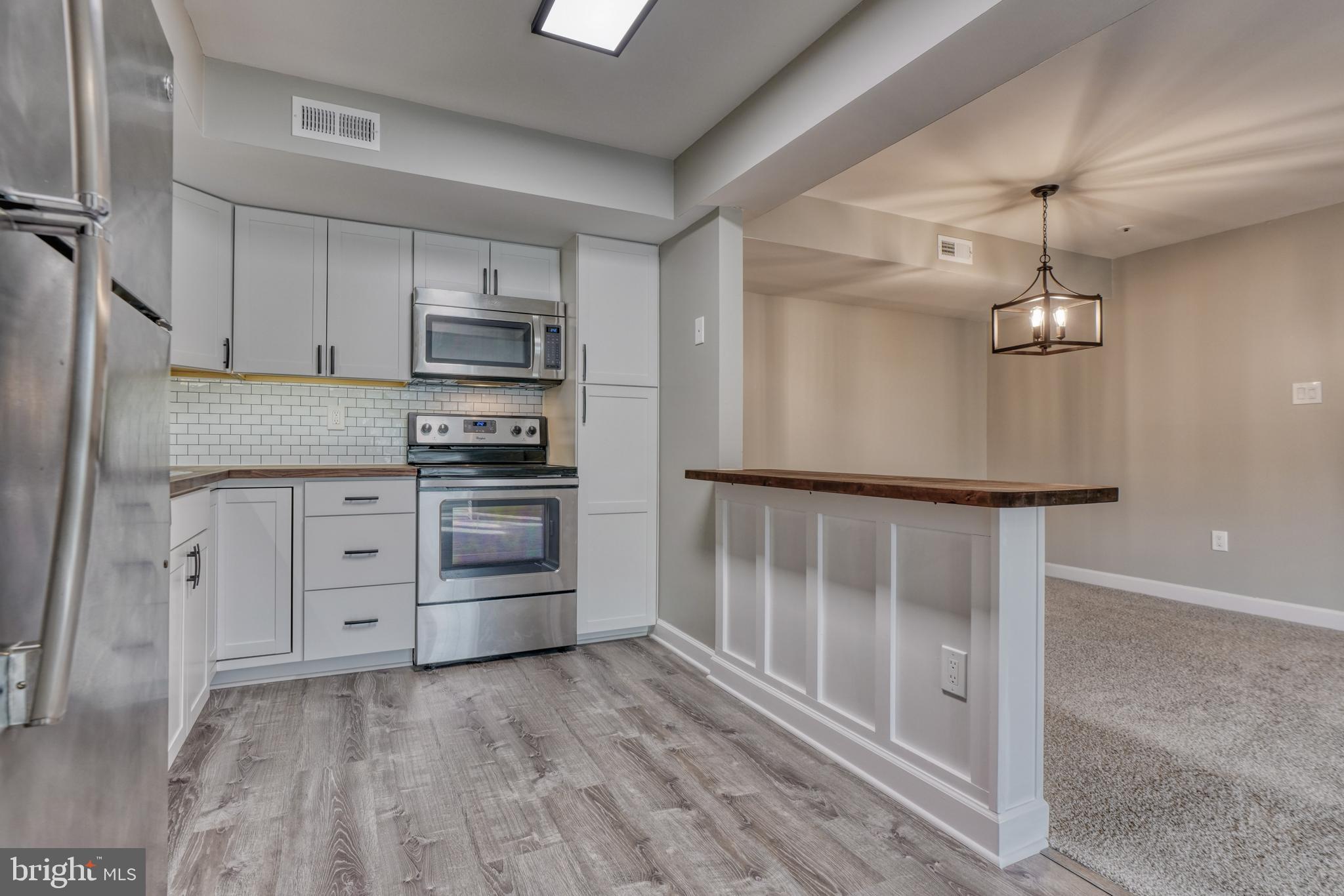 BRENTWOOD CONDO - Residential