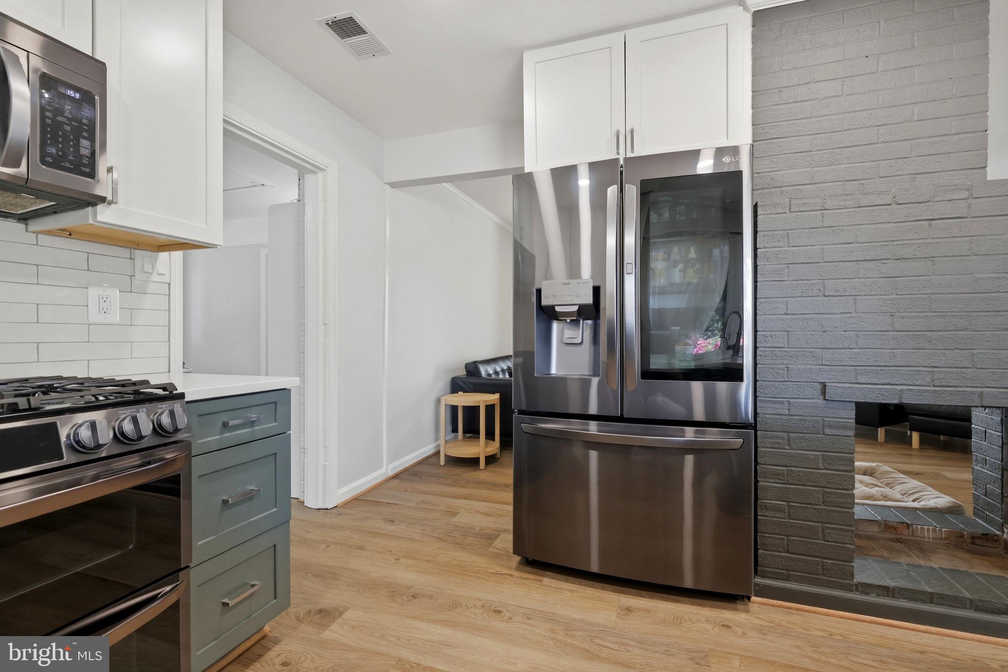 COUNTRY CLUB MANOR - Residential