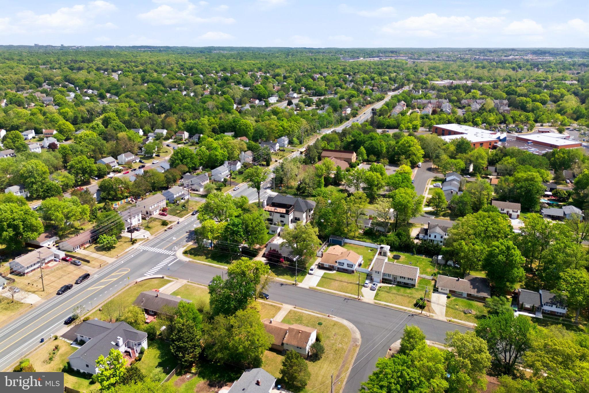 COUNTRY CLUB MANOR - Residential